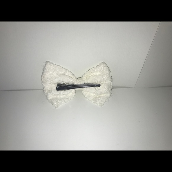 White Hair Bow - Picture 2 of 2